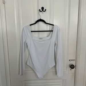 Aritzia contour square neck body suit!